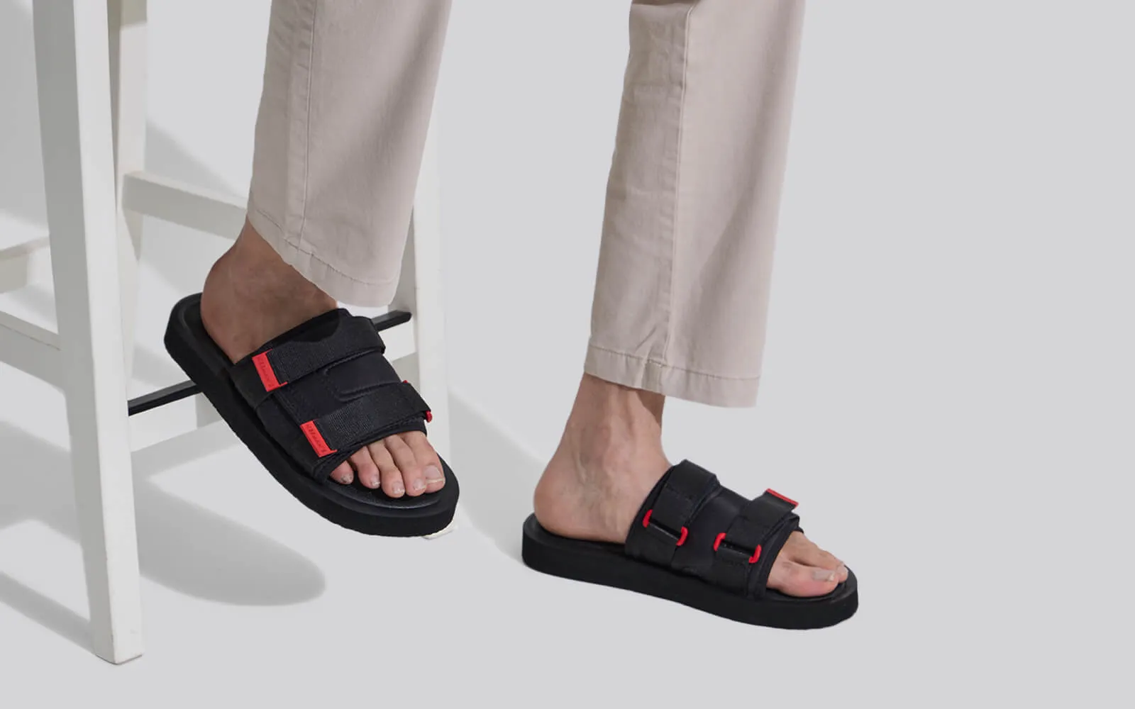 Breezy Fluff Sandals : Black