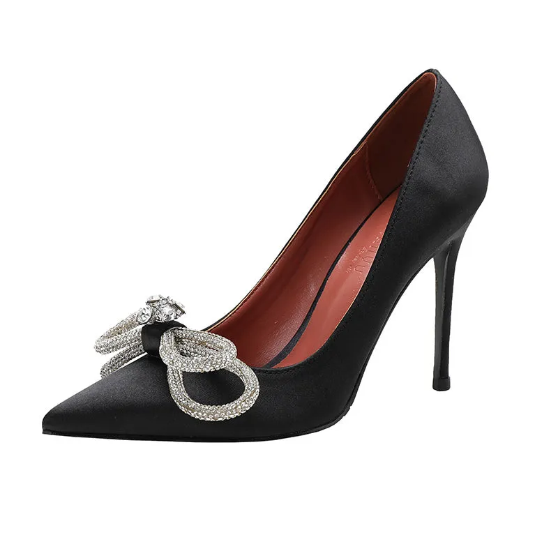 NELIA HEELS