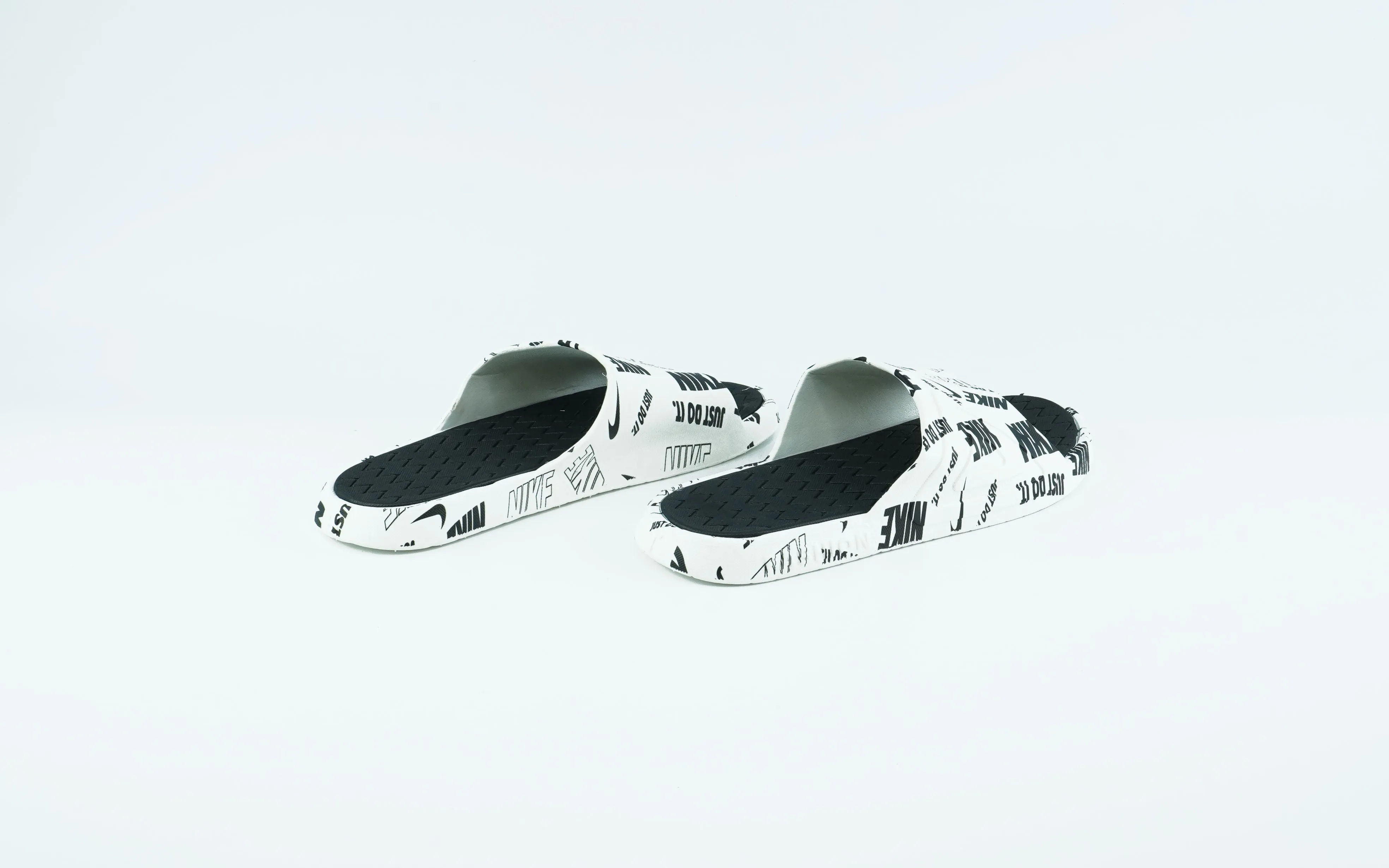 Niek black and white slides for men