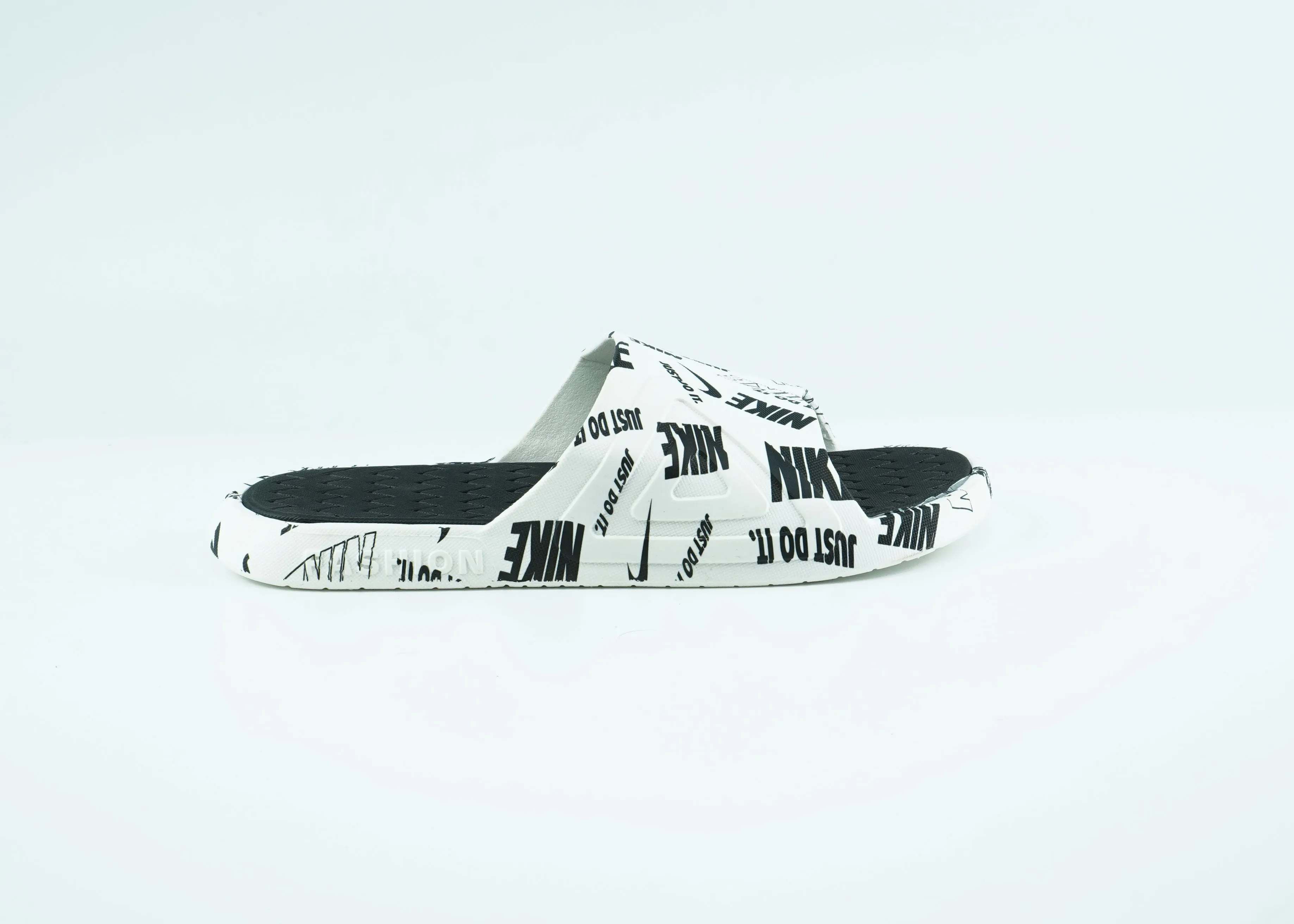 Niek black and white slides for men