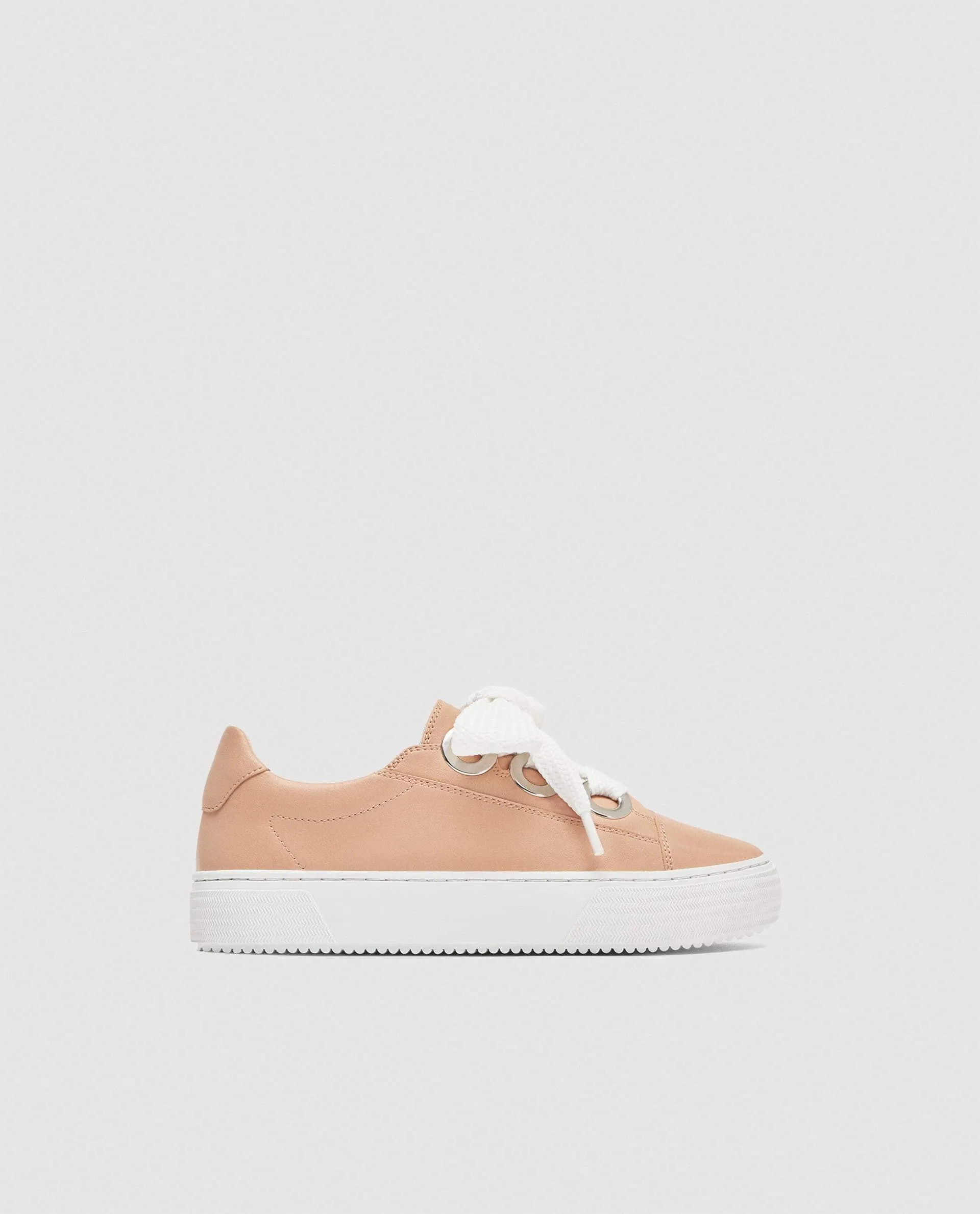 Sneakers with gromets details