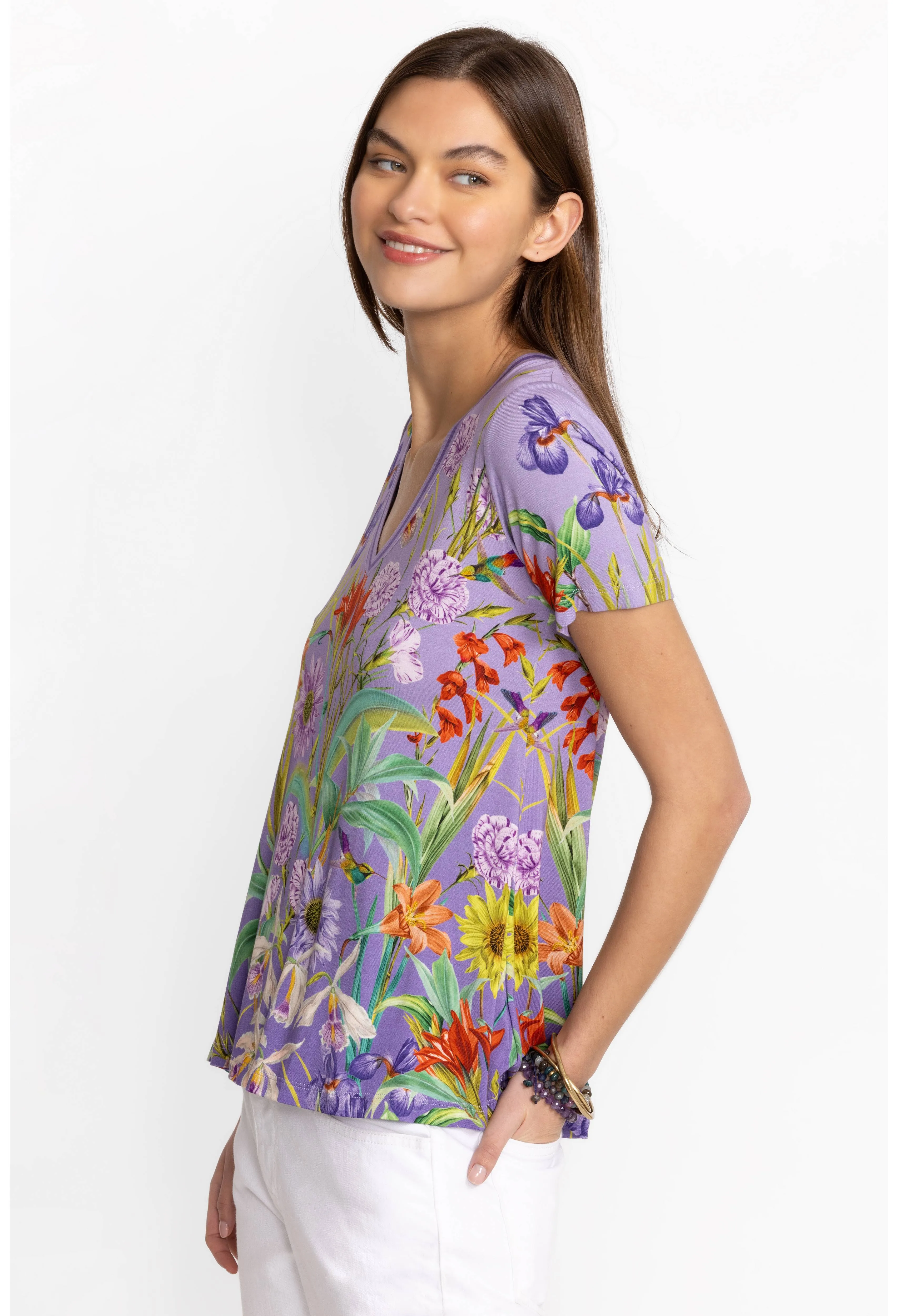 THE JANIE FAVORITE SHORT SLEEVE V‑NECK SWING TEE